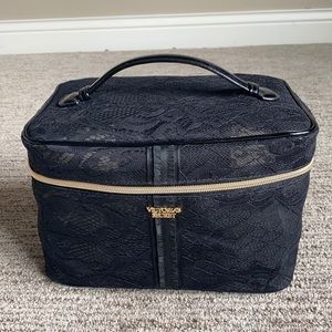 Victoria Secret organizer make up